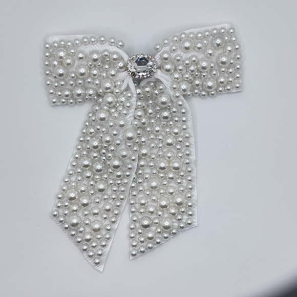 Accessories - Gorgeous white hair bow with pearls - NWOT